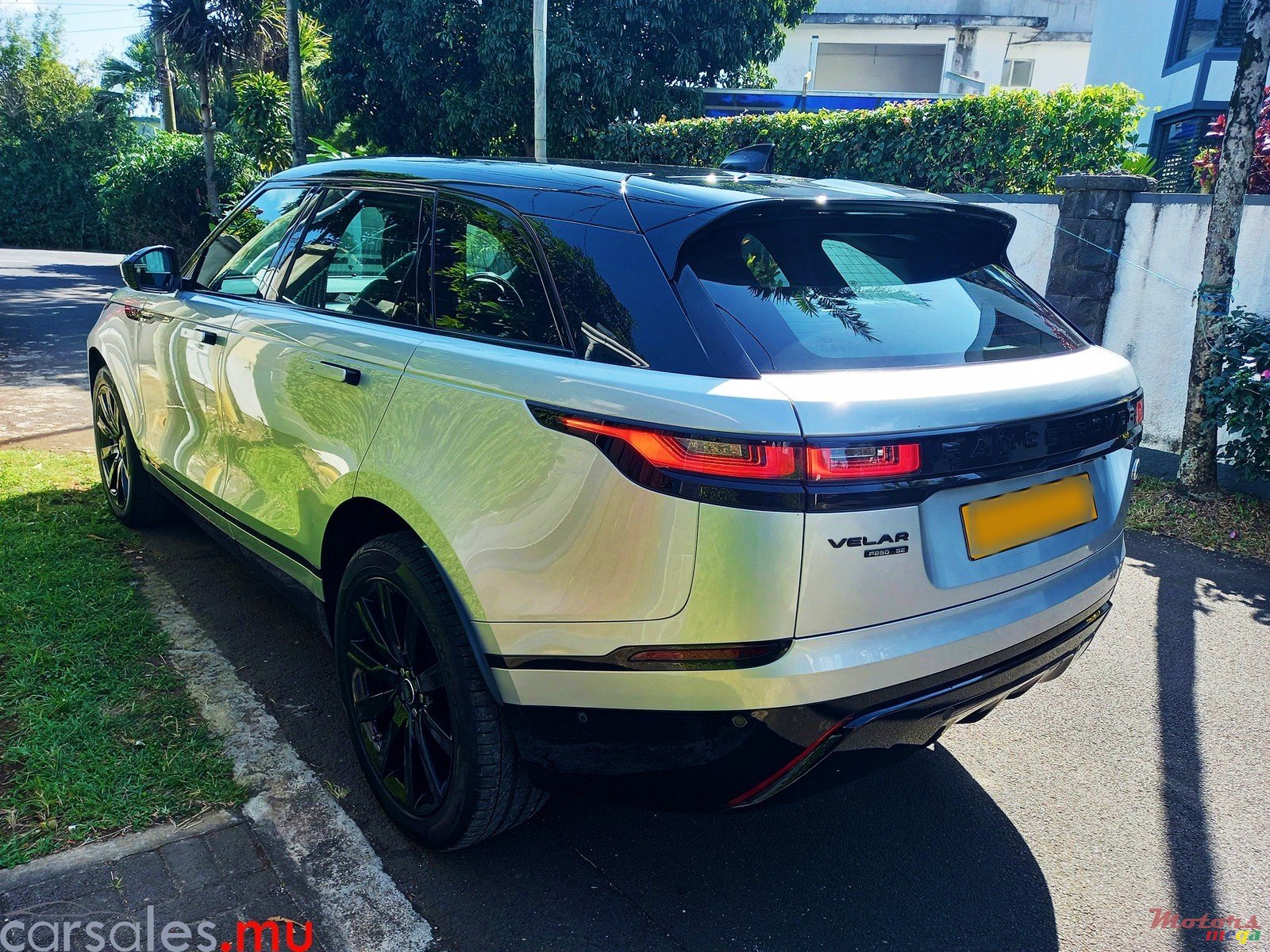 2018' Land Rover Range Rover Velar P250 SE photo #3