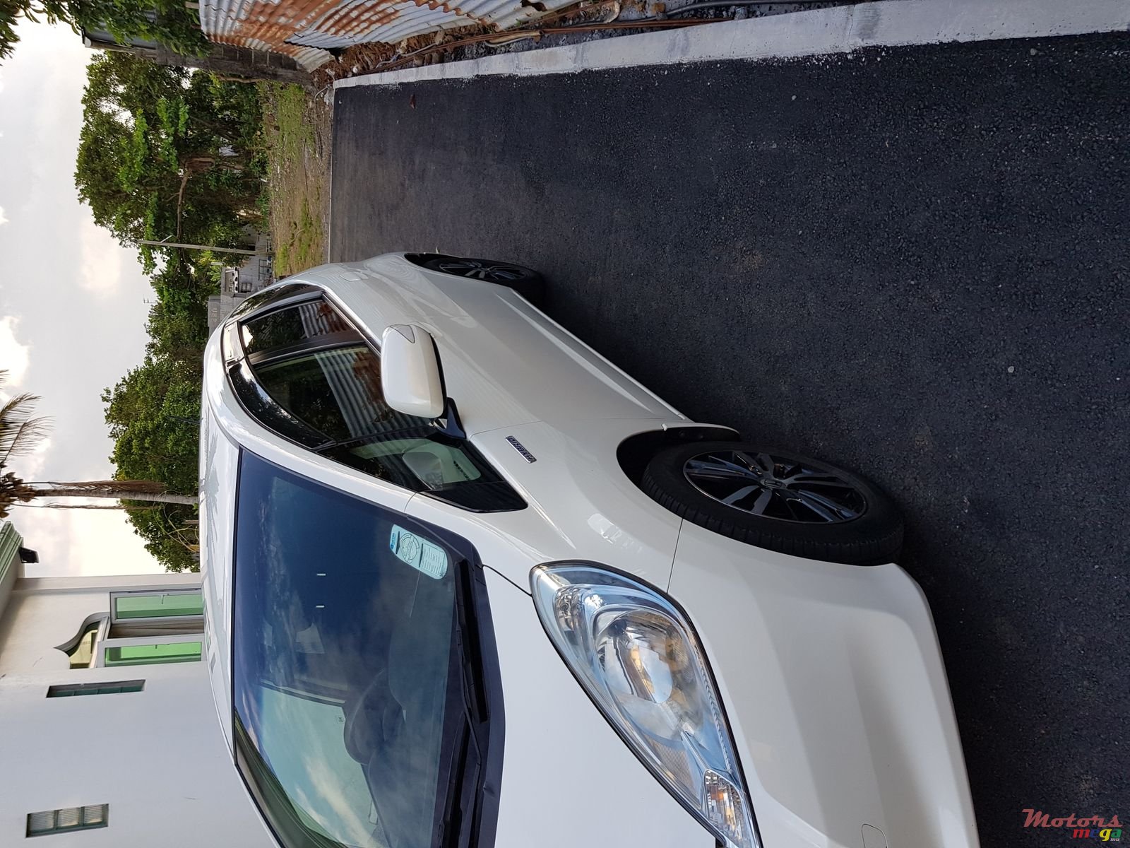 2012' Honda Fit Hybrid photo #2