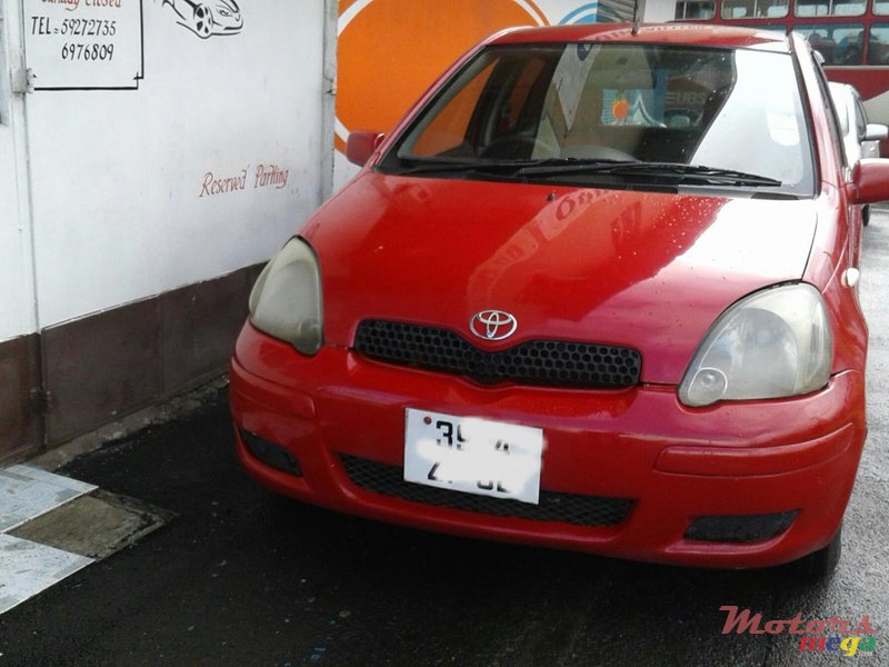 2002' Toyota Vitz photo #2