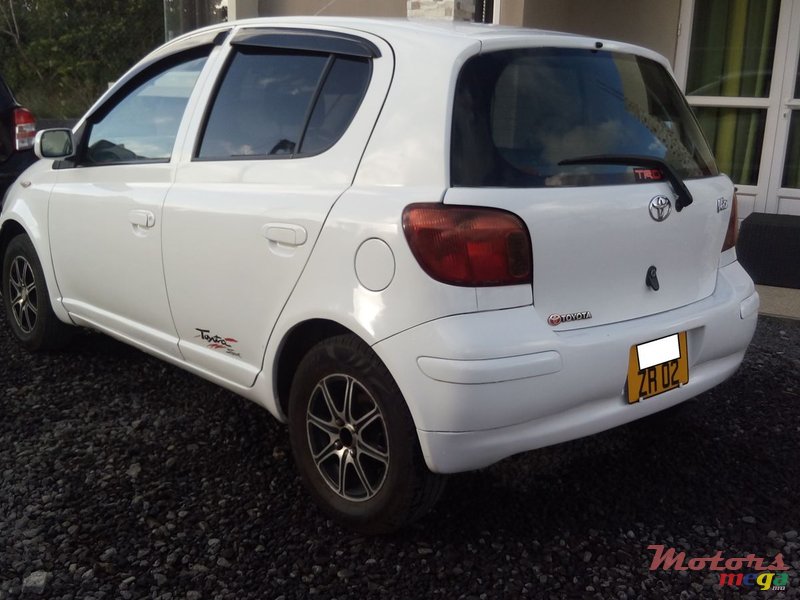 2002' Toyota Vitz photo #4