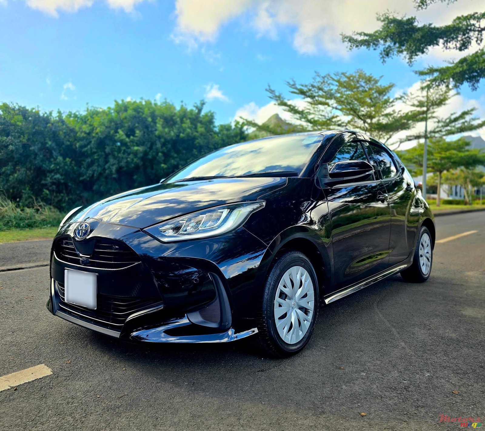 2021' Toyota Yaris Z package Hybrid photo #5