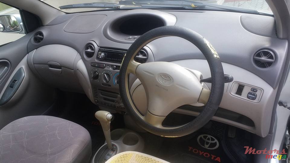 1999' Toyota Platz photo #6