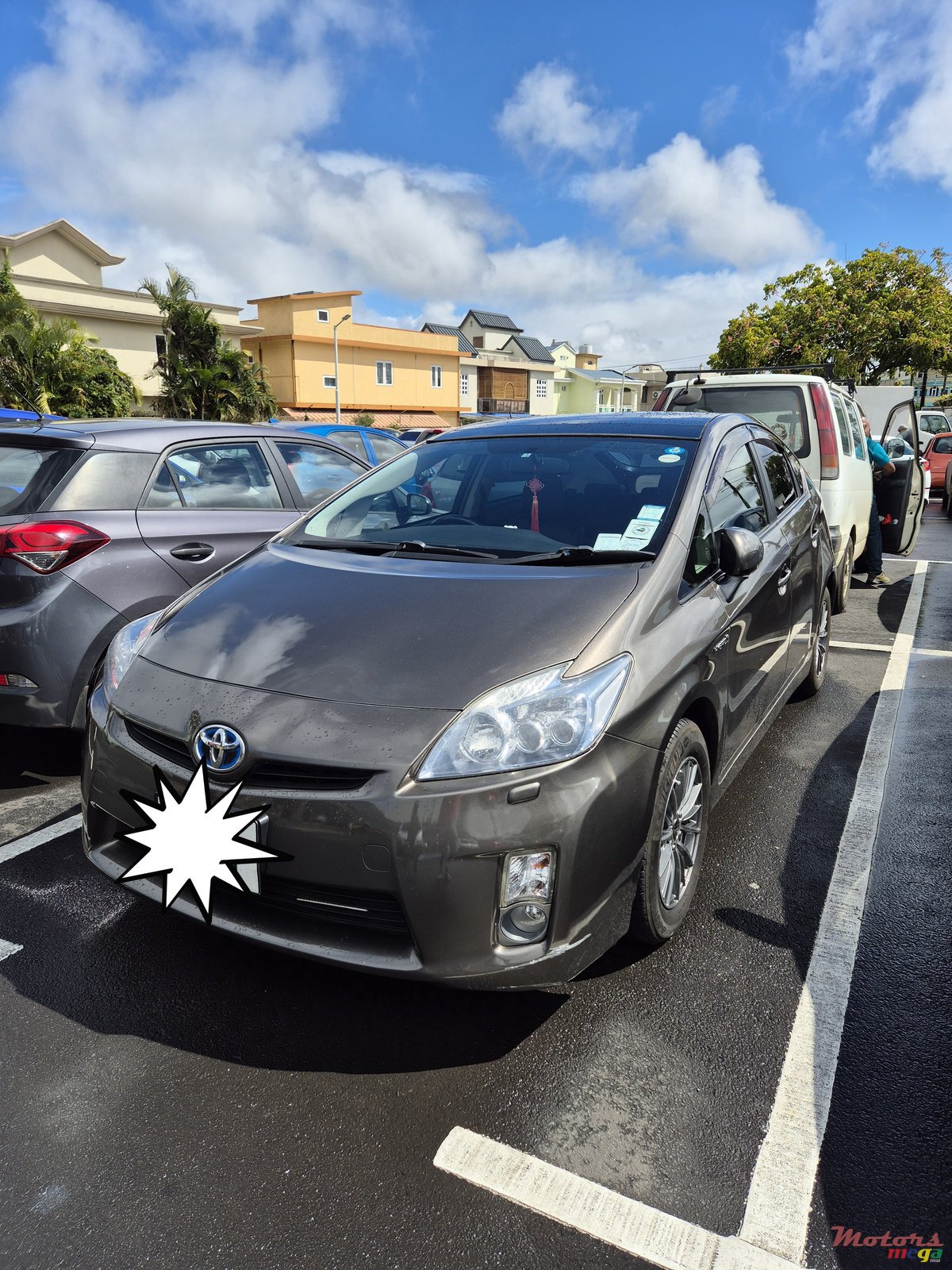 2011' Toyota Prius photo #3