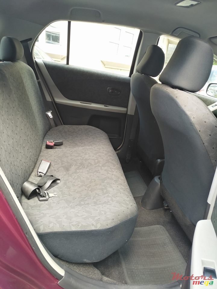 2011' Toyota Vitz photo #5