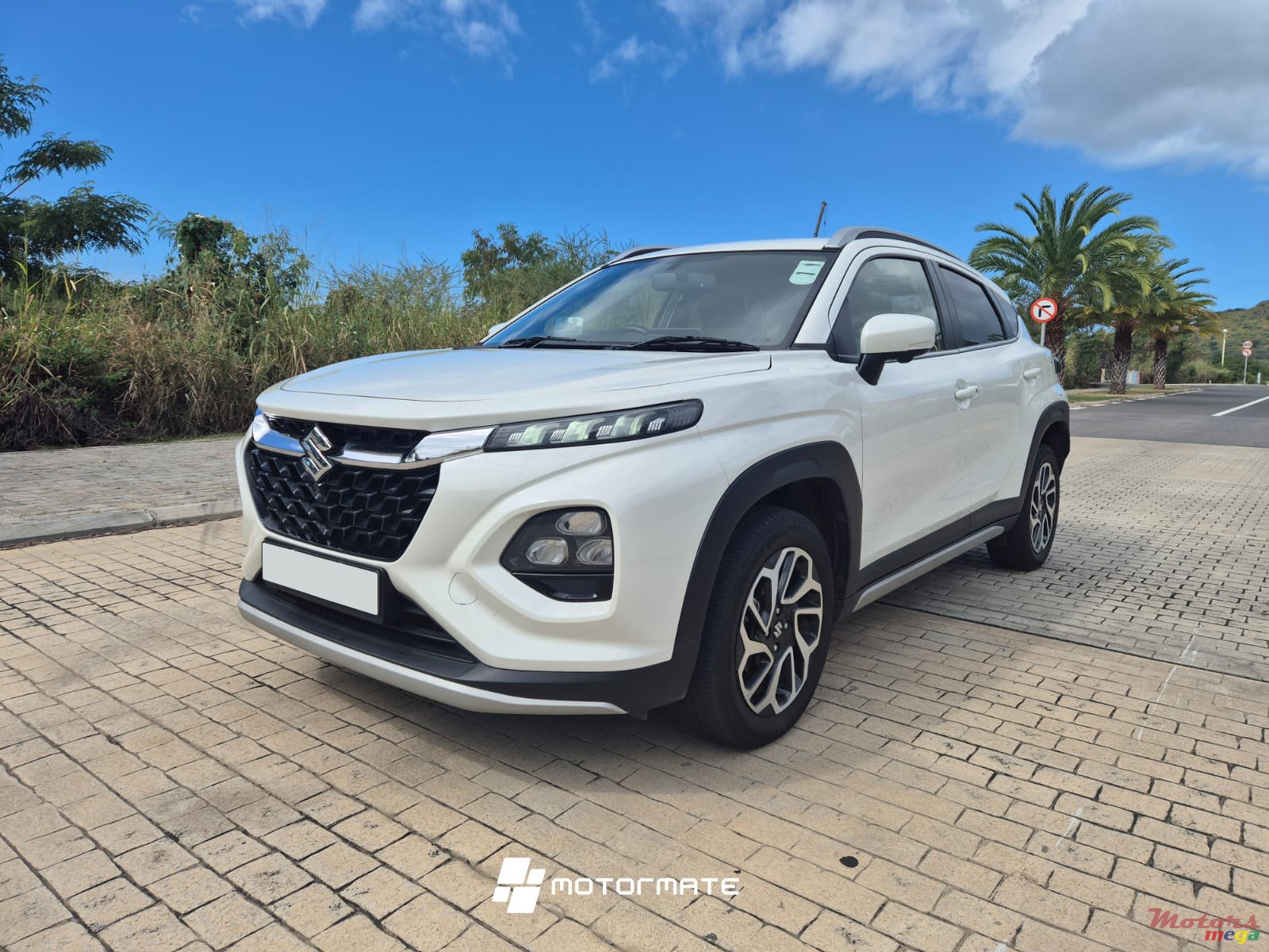 2024' Suzuki Fronte FRONX GLX photo #2