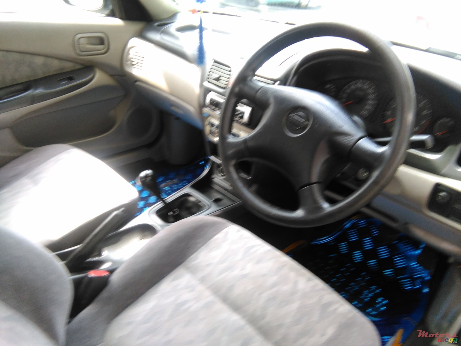 2002' Nissan Sunny original photo #3