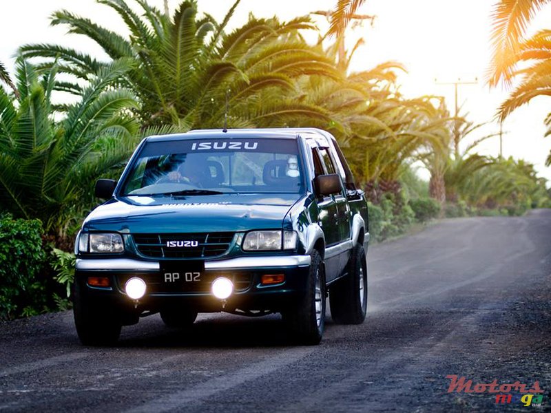 2002' Isuzu KB Series KB250 TURBO photo #1