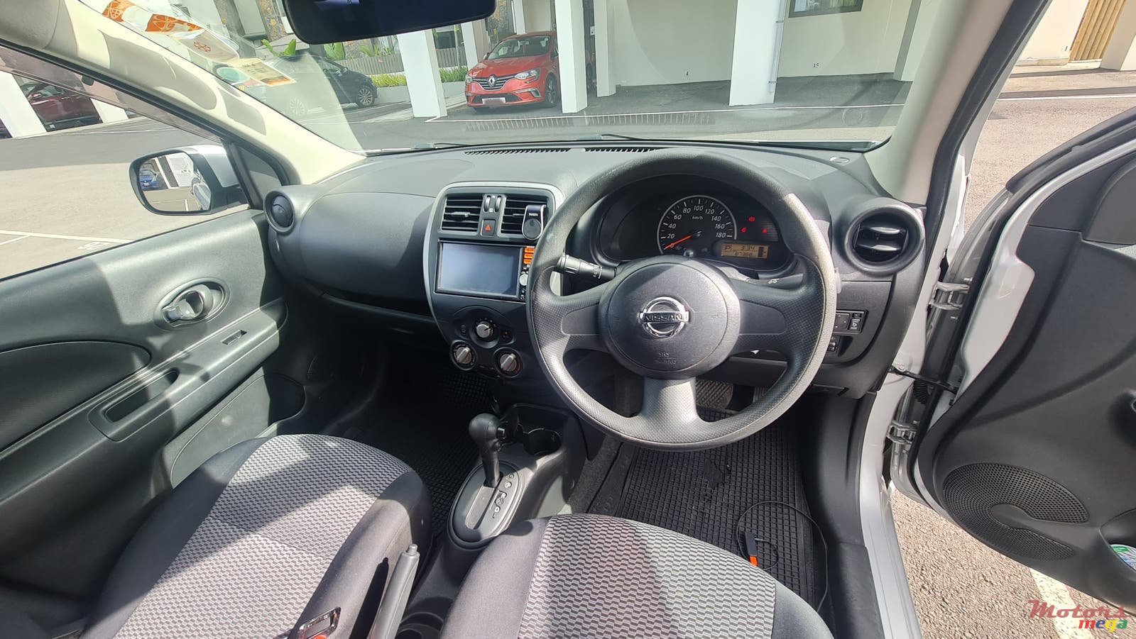 2015' Nissan March photo #1