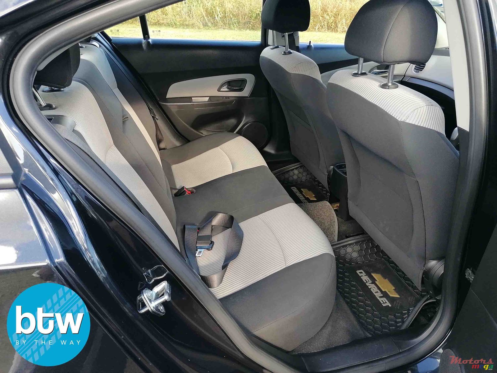 2011' Chevrolet Cruze photo #3