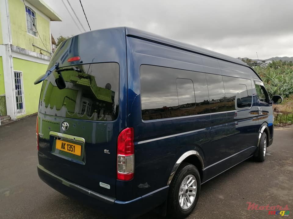 2016' Toyota HiAce photo #2