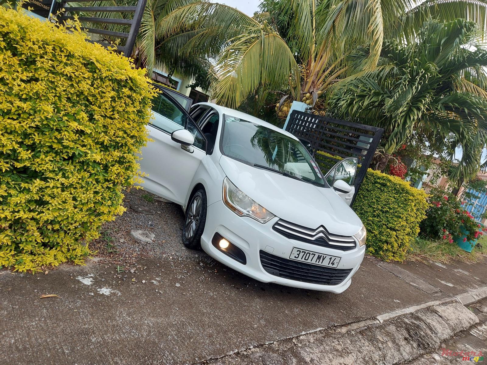 2014' Citroen C4 Dorigine AUTOMATIC photo #2