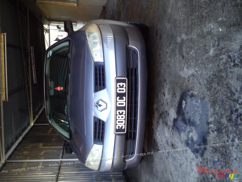2003' Renault Megane photo #1
