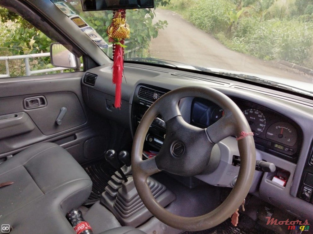 2007' Nissan Hardbody photo #2