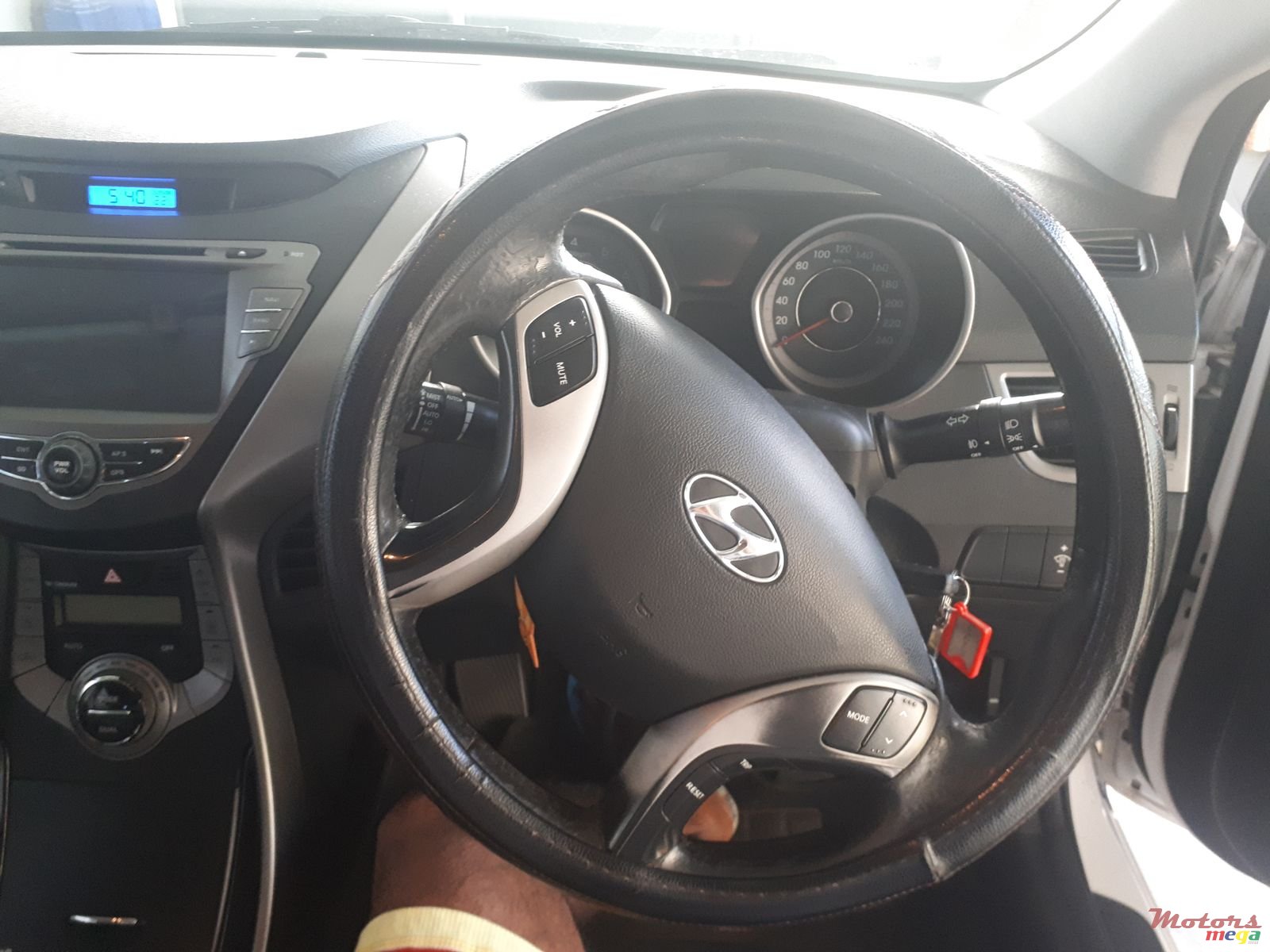 2012' Hyundai Elantra photo #2