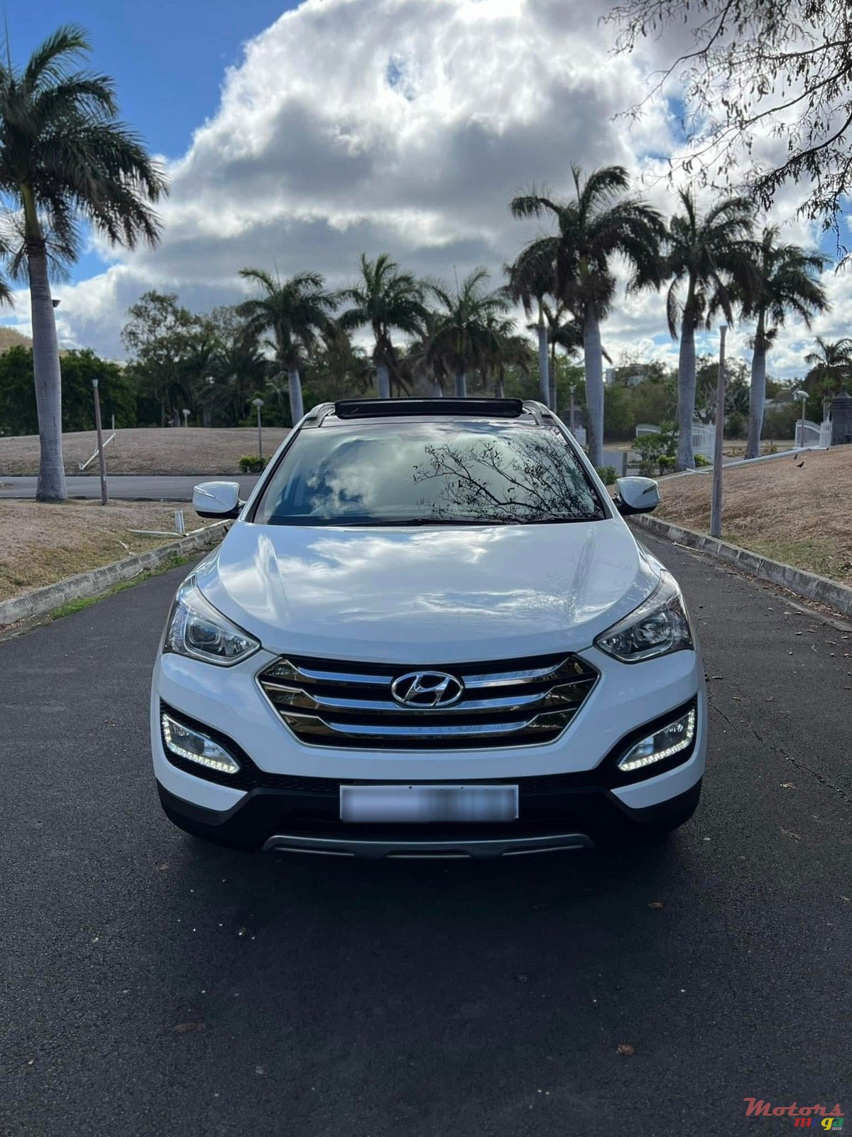 2014' Hyundai Santa Fe photo #1