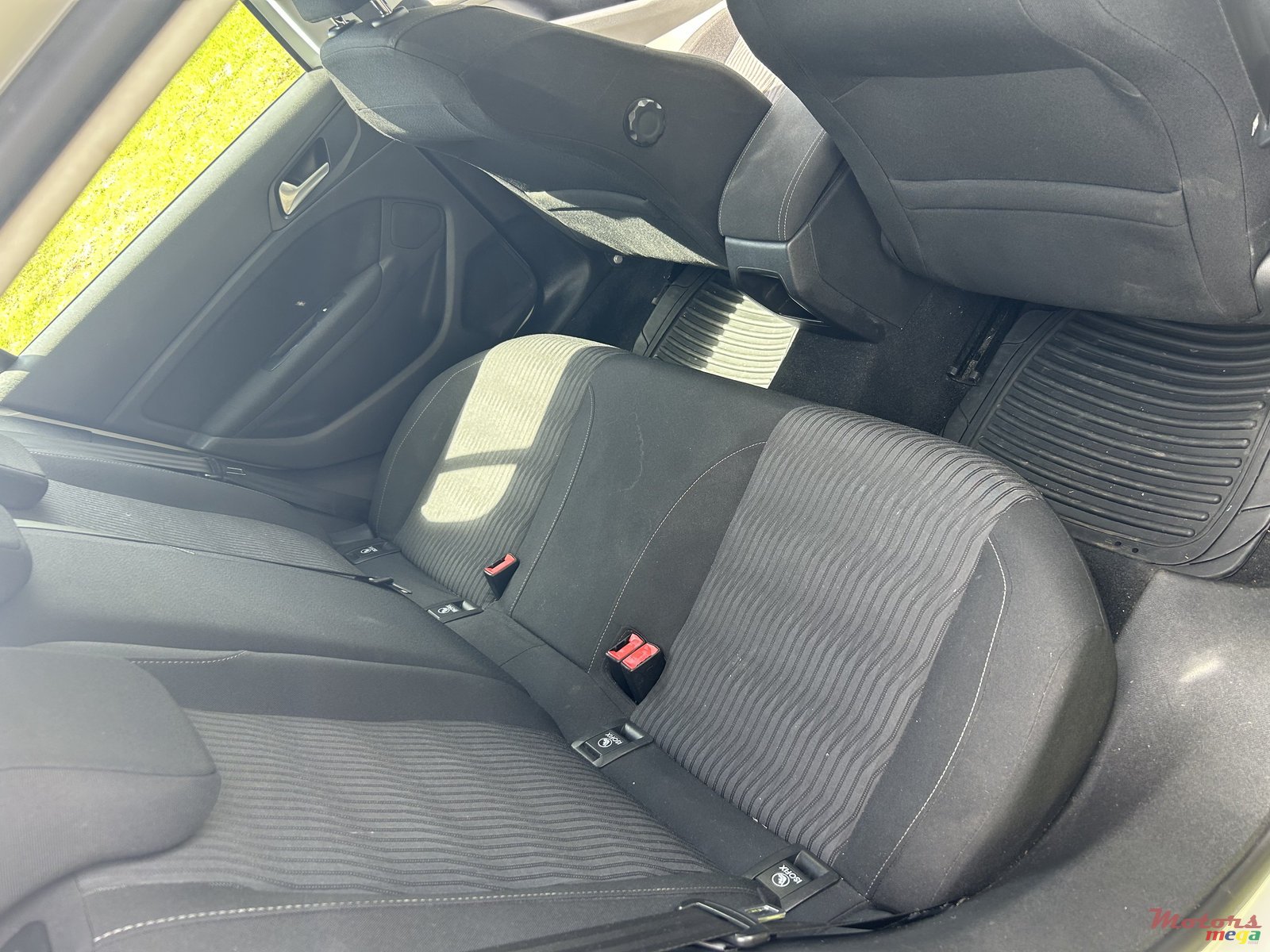 2015' Peugeot 308 photo #5