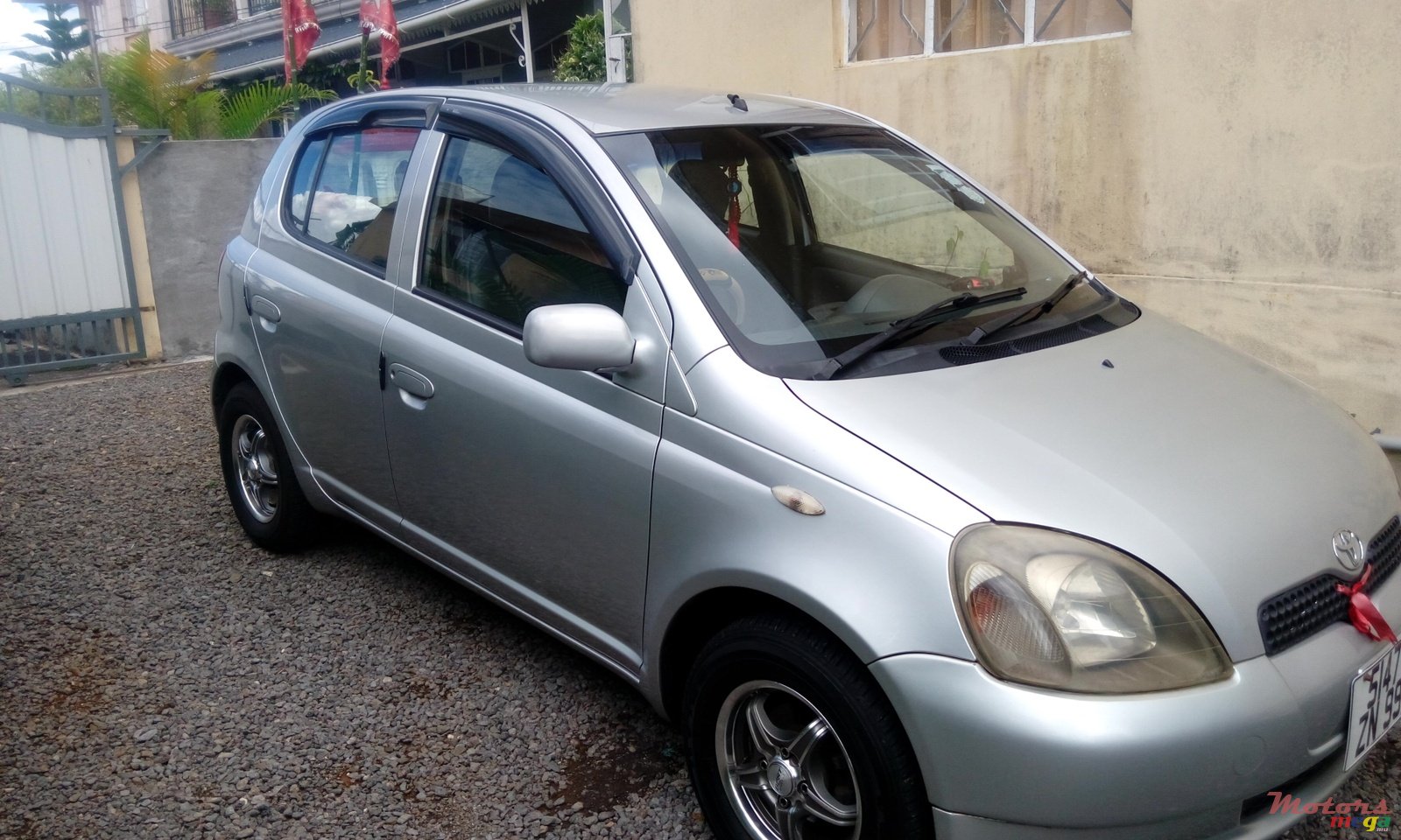 1999' Toyota Vitz photo #1