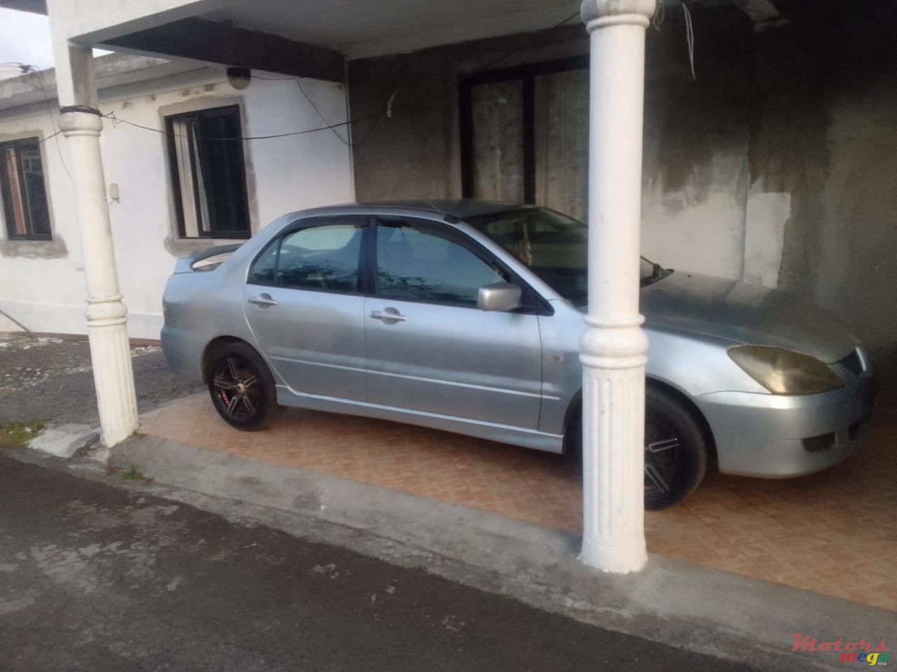 2004' Mitsubishi Lancer photo #7