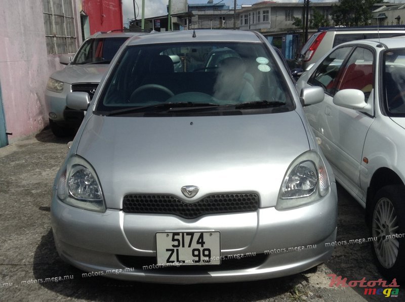1999' Toyota Vitz photo #1