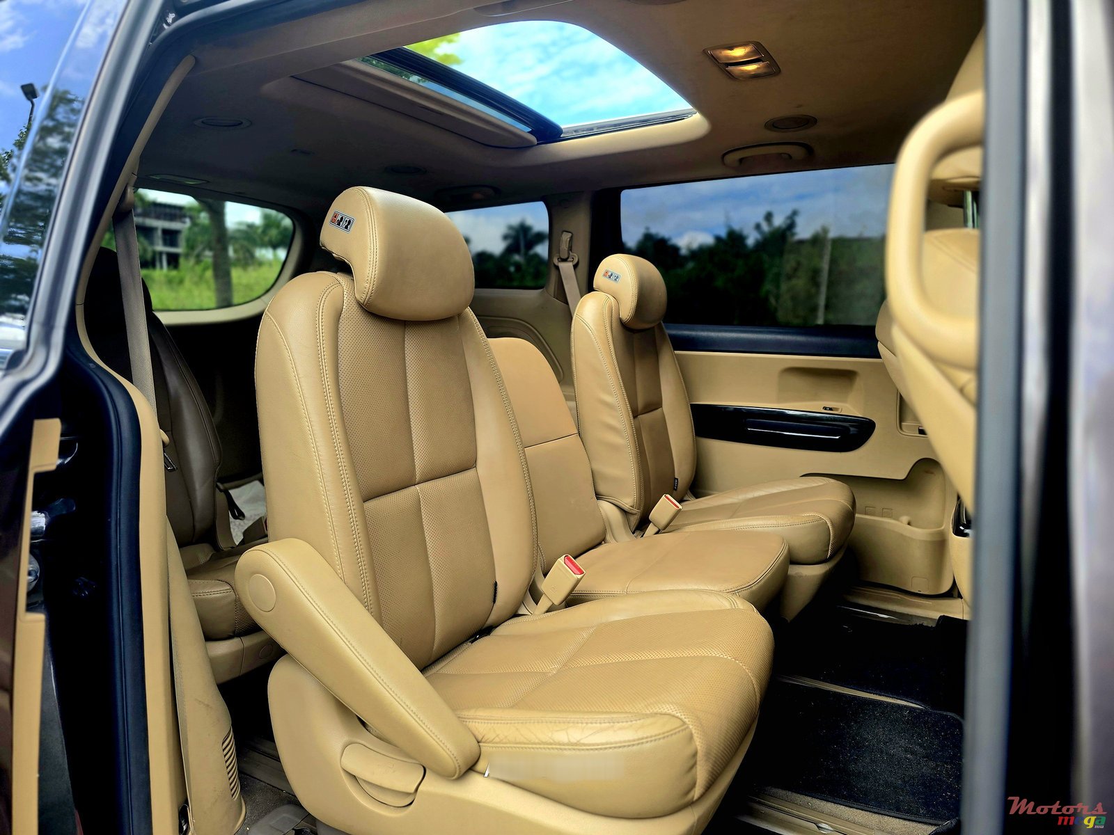 2017' Kia Carnival photo #6