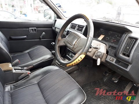 1992' Nissan photo #5