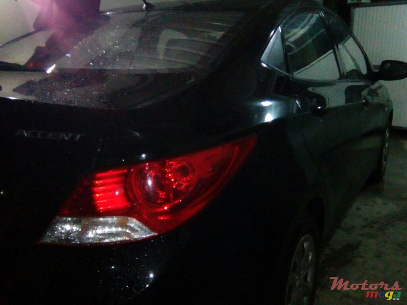 2012' Hyundai Accent photo #3