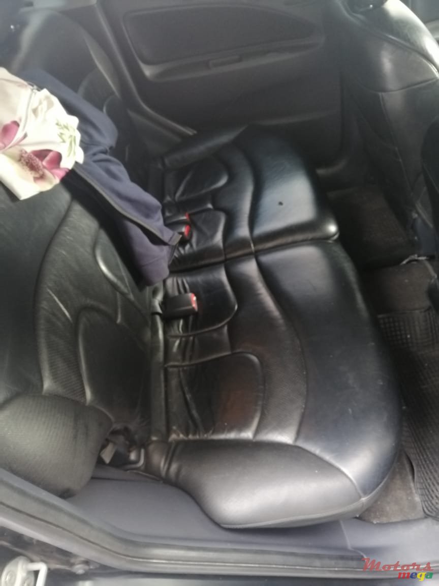 2004' Mitsubishi Colt photo #4