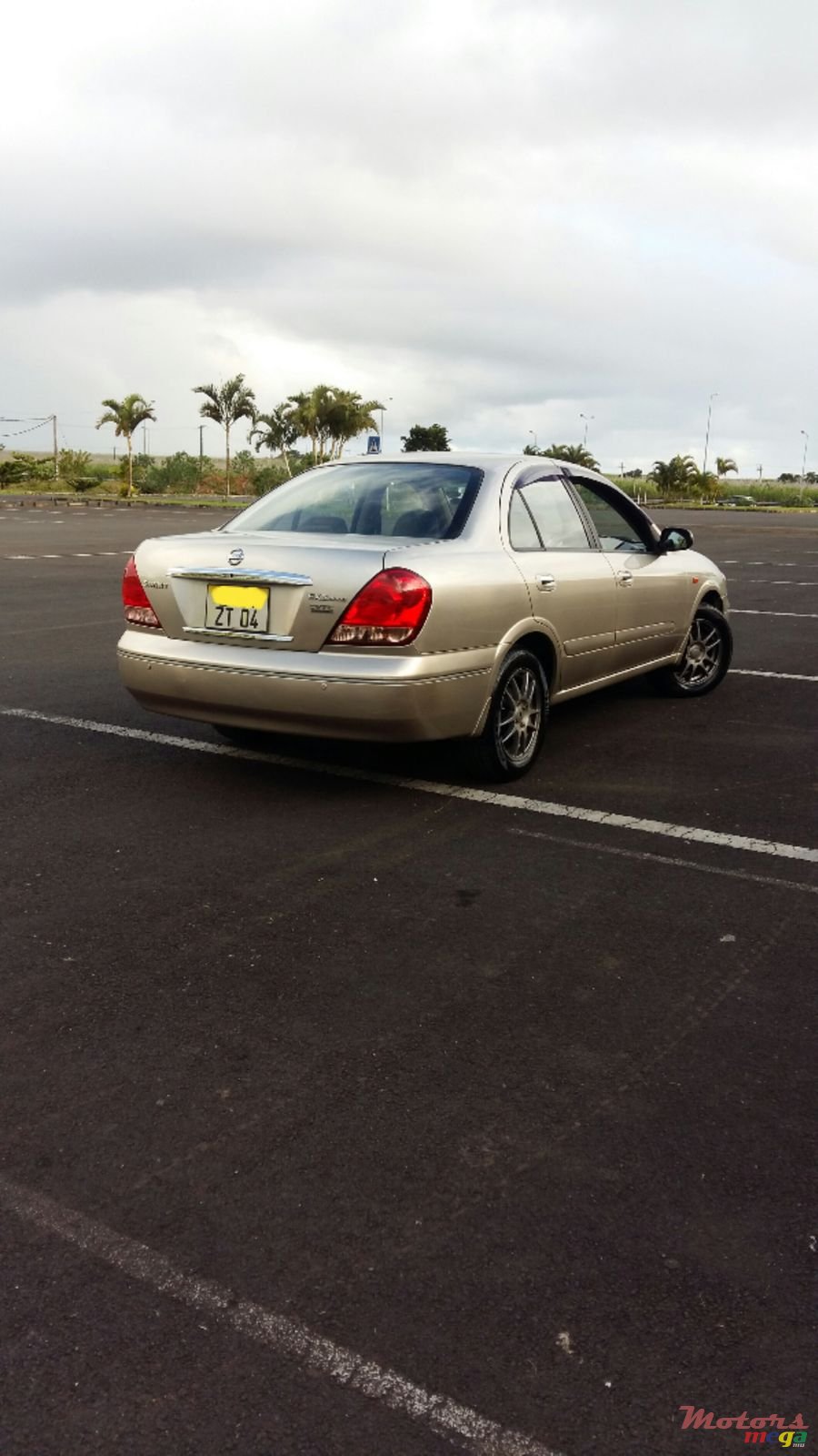 2004' Nissan Sunny photo #2