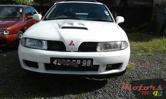 1998' Mitsubishi Carisma photo #1