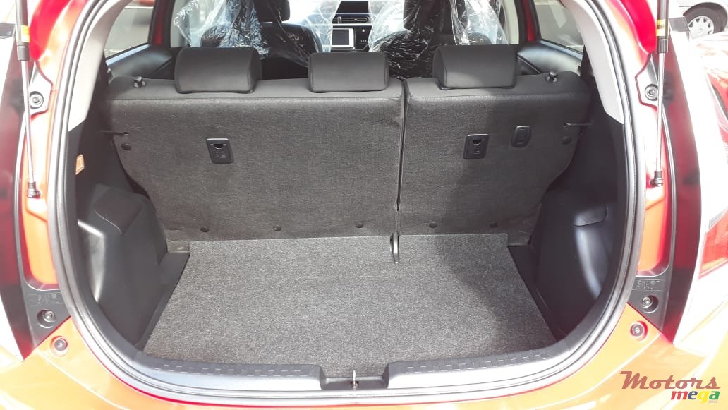 2016' Toyota Aurion Aqua photo #4