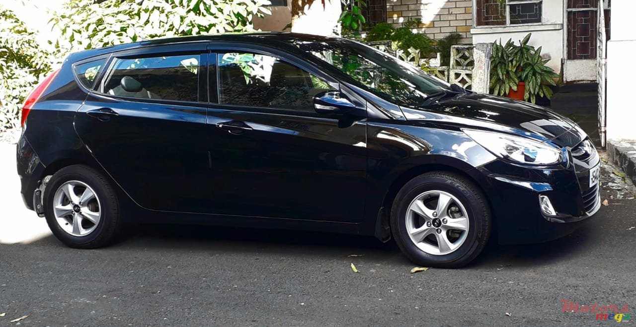 2015' Hyundai Hatchback photo #6