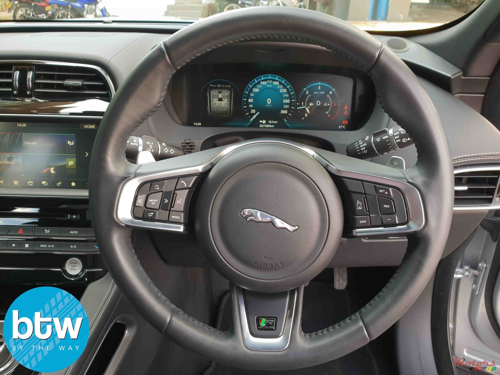 2017' Jaguar F-Type F-Pace photo #5