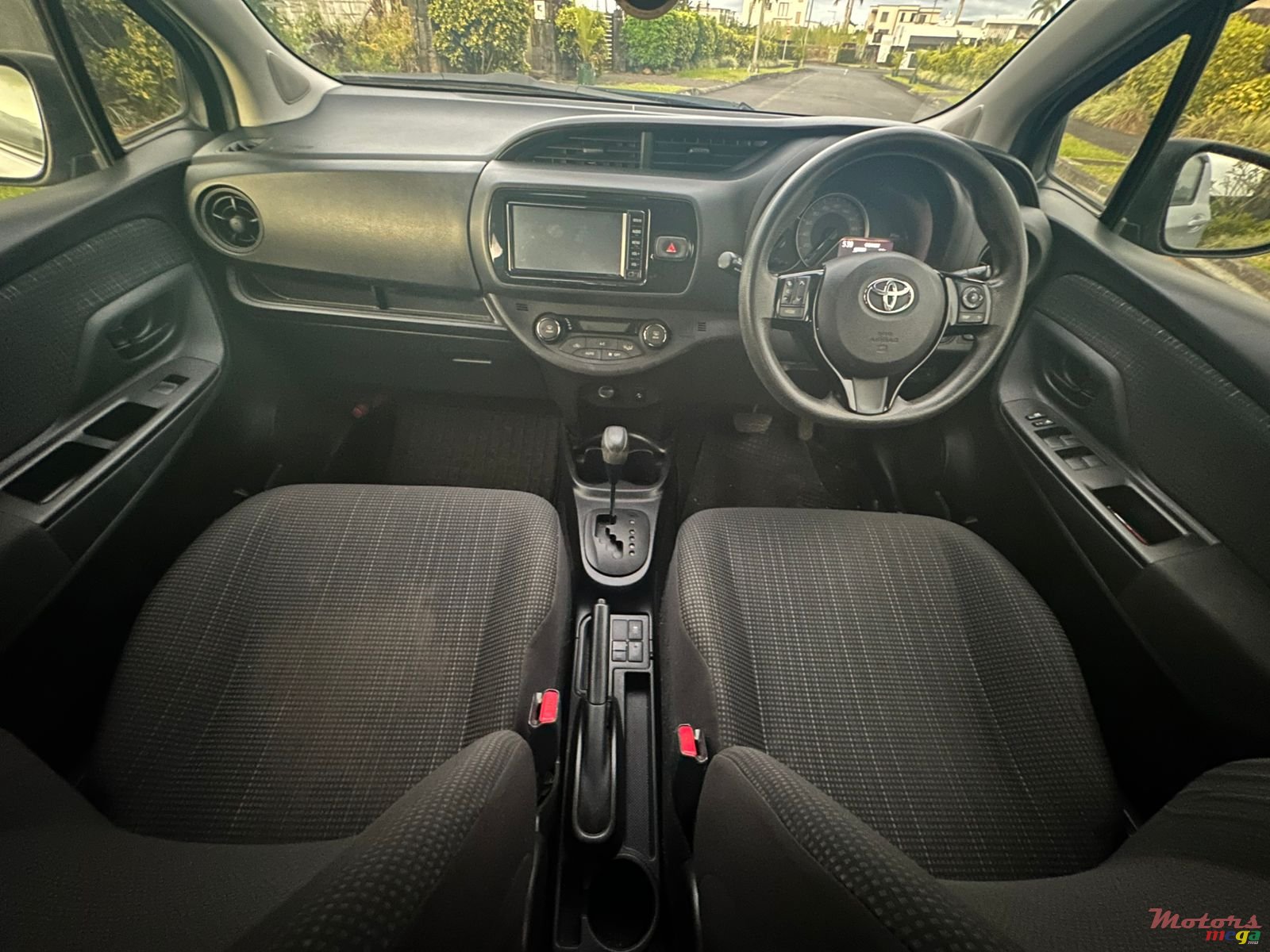 2017' Toyota Vitz Hybrid photo #7