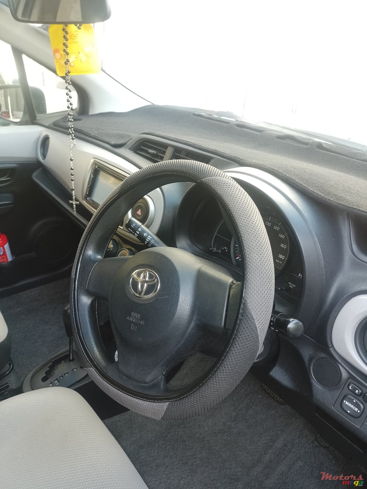 2011' Toyota Vitz photo #1