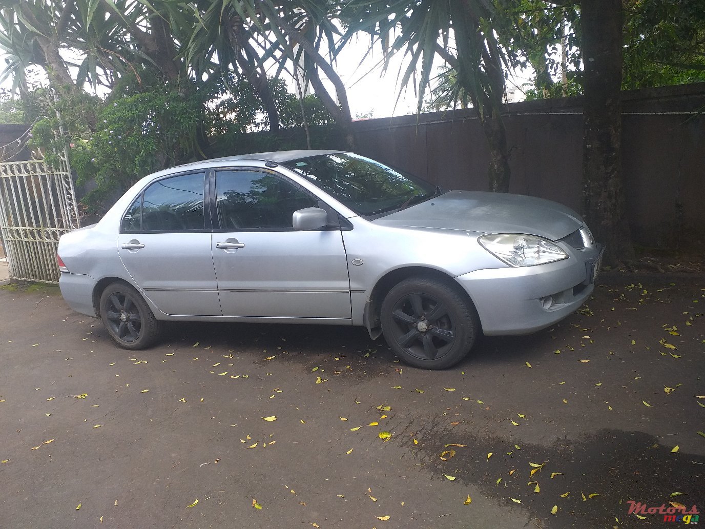 2003' Mitsubishi Lancer photo #4