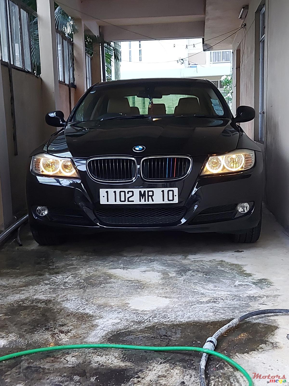 2010' BMW 3 Series photo #3