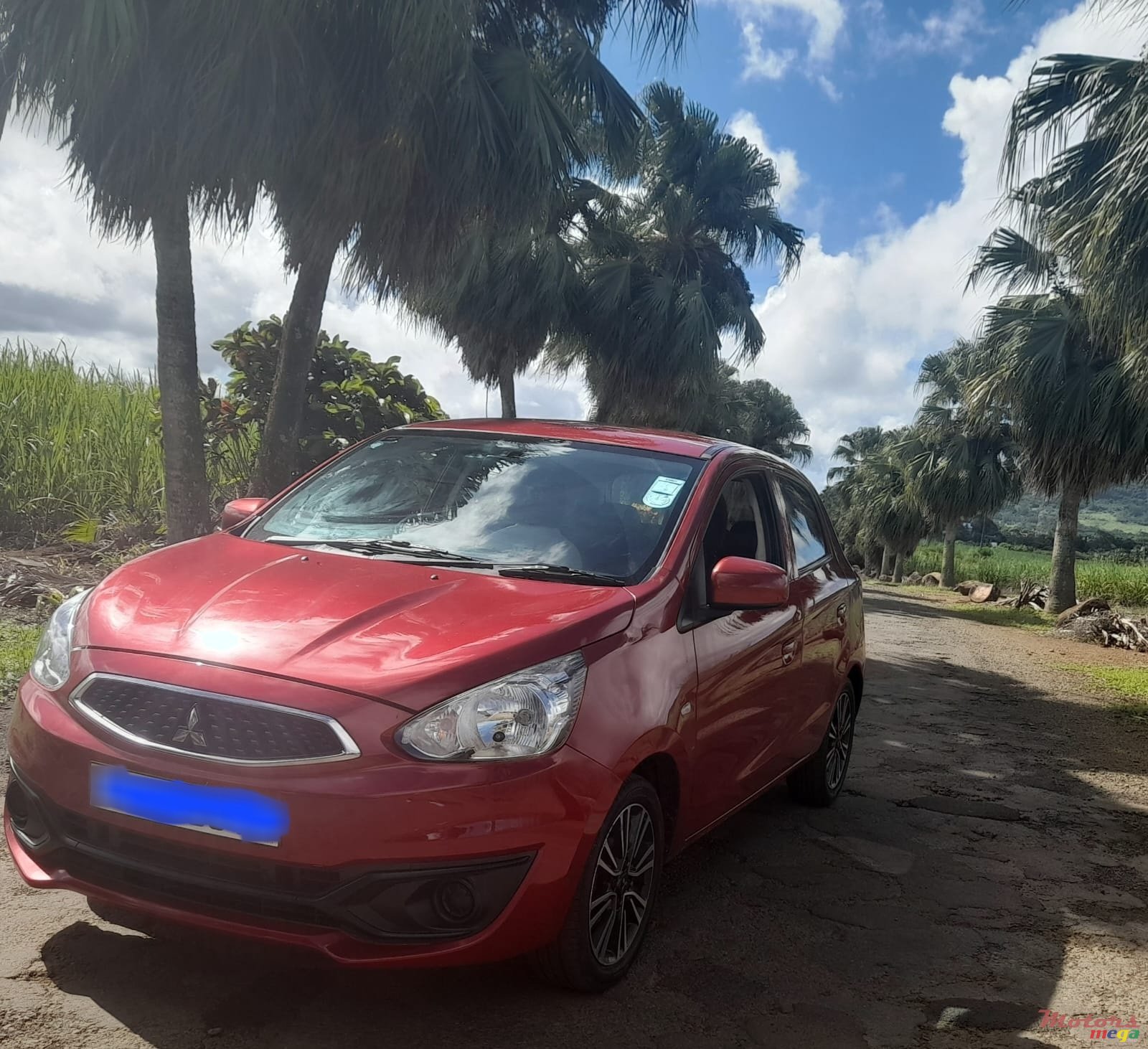 2019' Mitsubishi Mirage photo #2