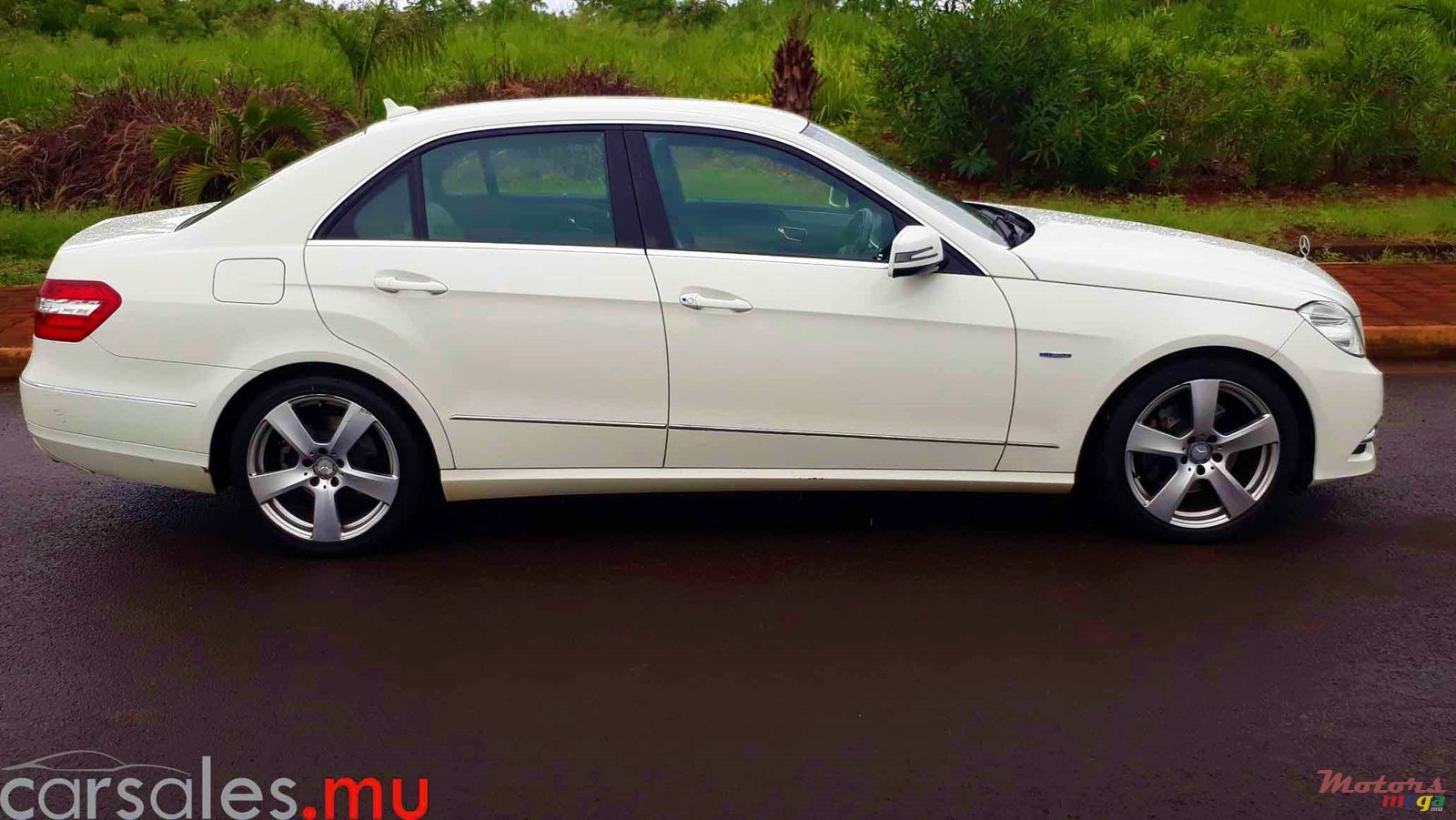 2011' Mercedes-Benz E-Class E250 CGI Avantgarde photo #4