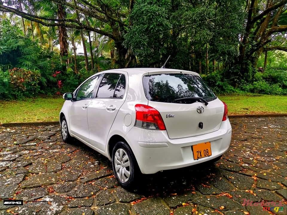 2008' Toyota Vitz photo #4