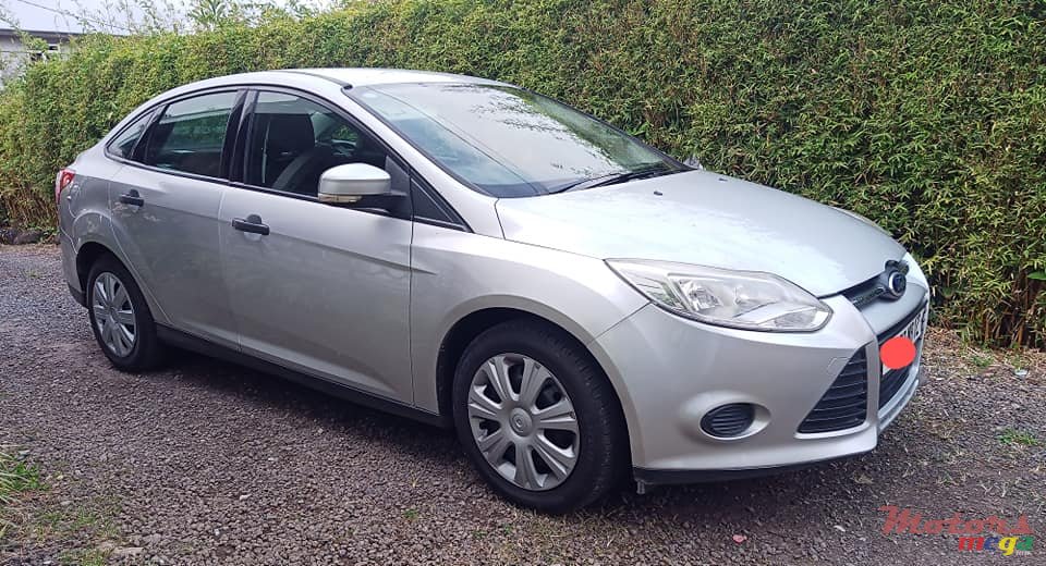 2012' Ford Focus photo #2