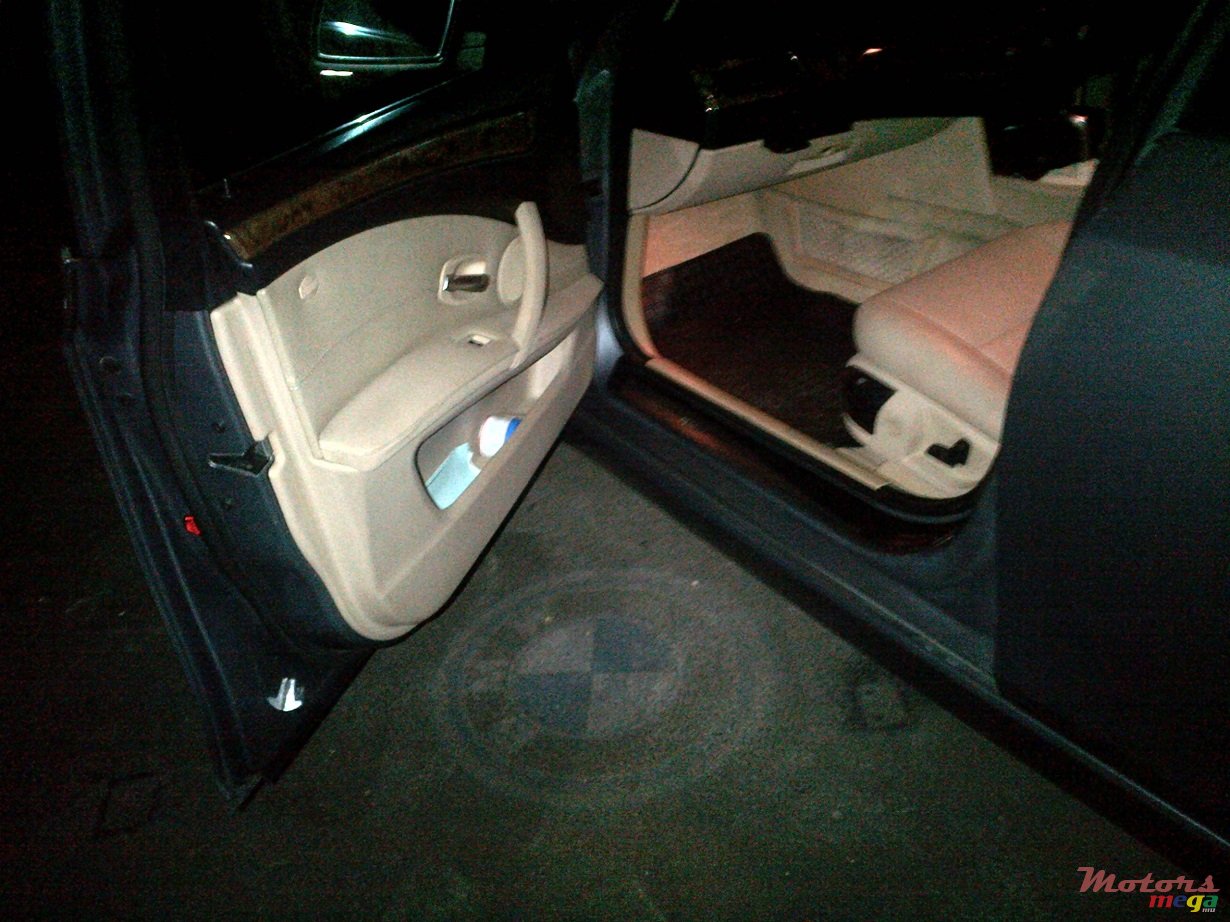 2009' BMW 520 lci photo #3