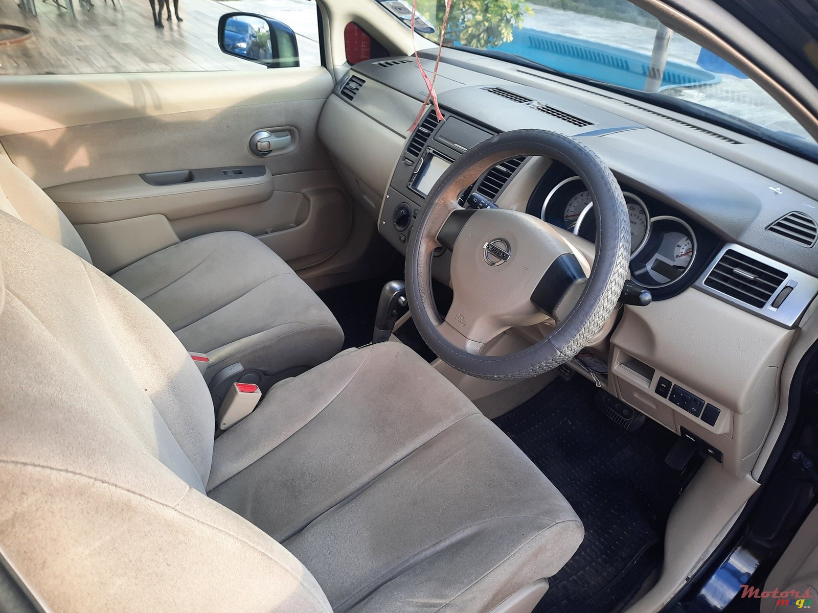 2009' Nissan photo #2