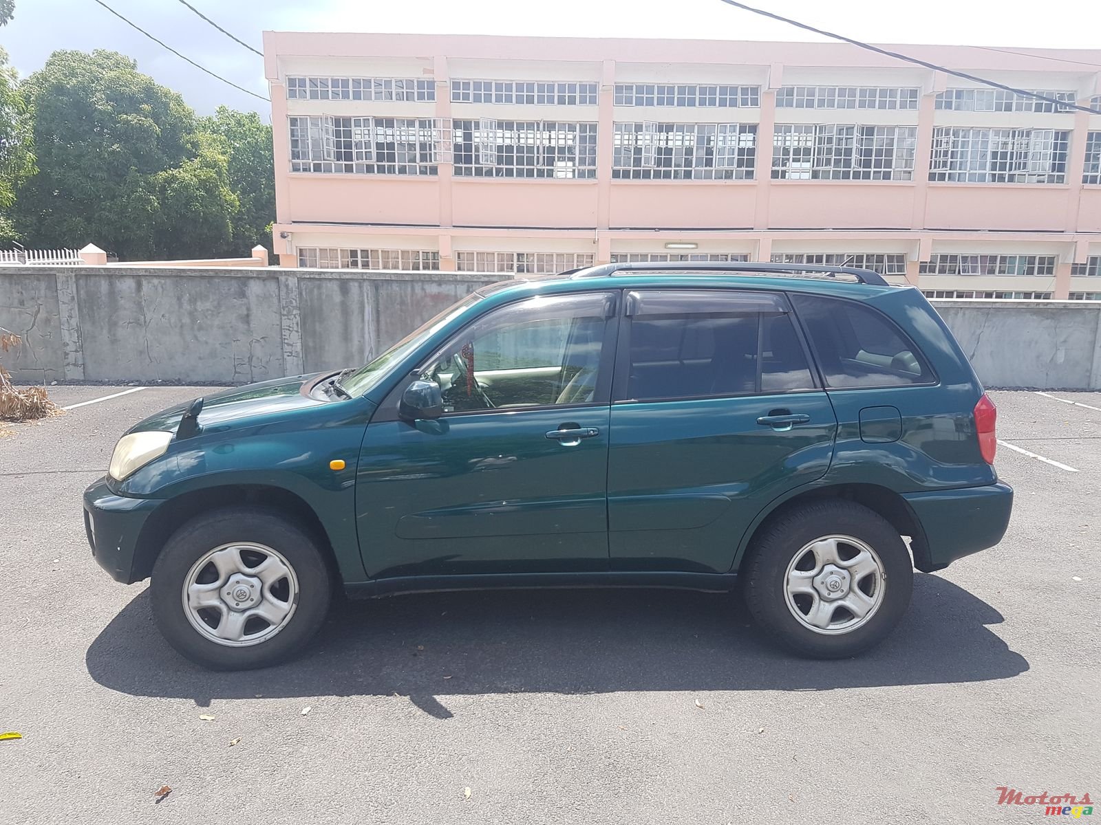 2000' Toyota RAV4 photo #2