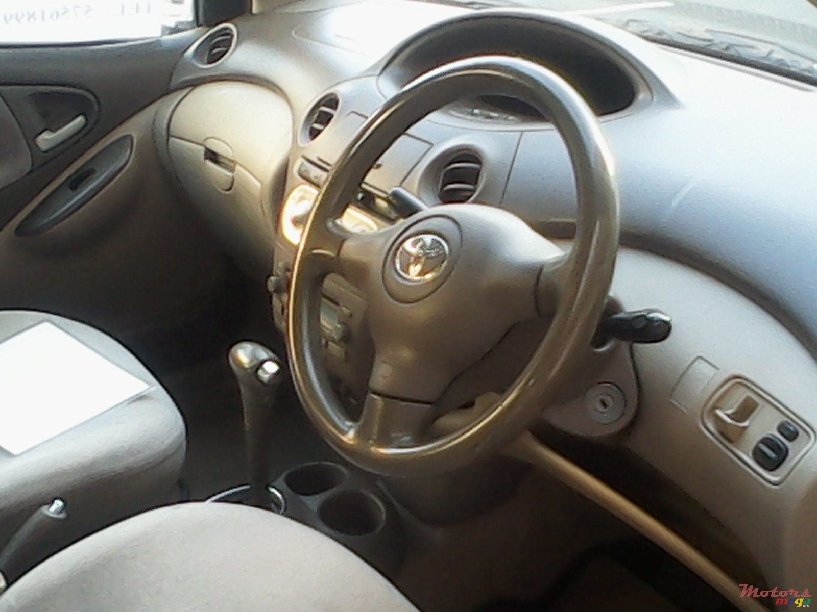 2004' Toyota Vitz platz saloon photo #4