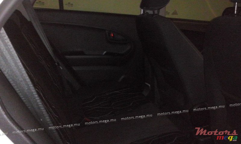 2013' Kia Picanto photo #3