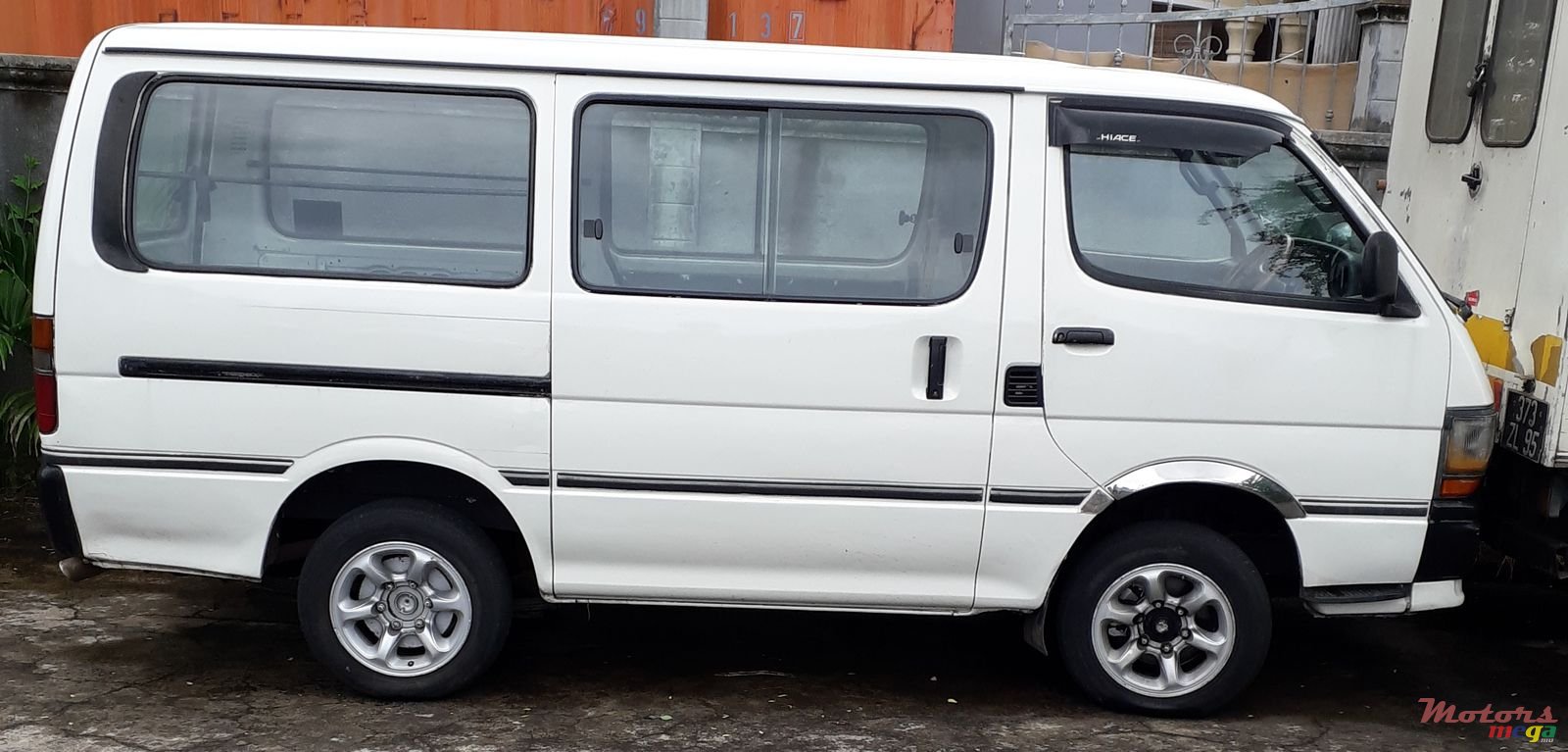 1996' Toyota HiAce Goods Vehicle 5 DOORS photo #2