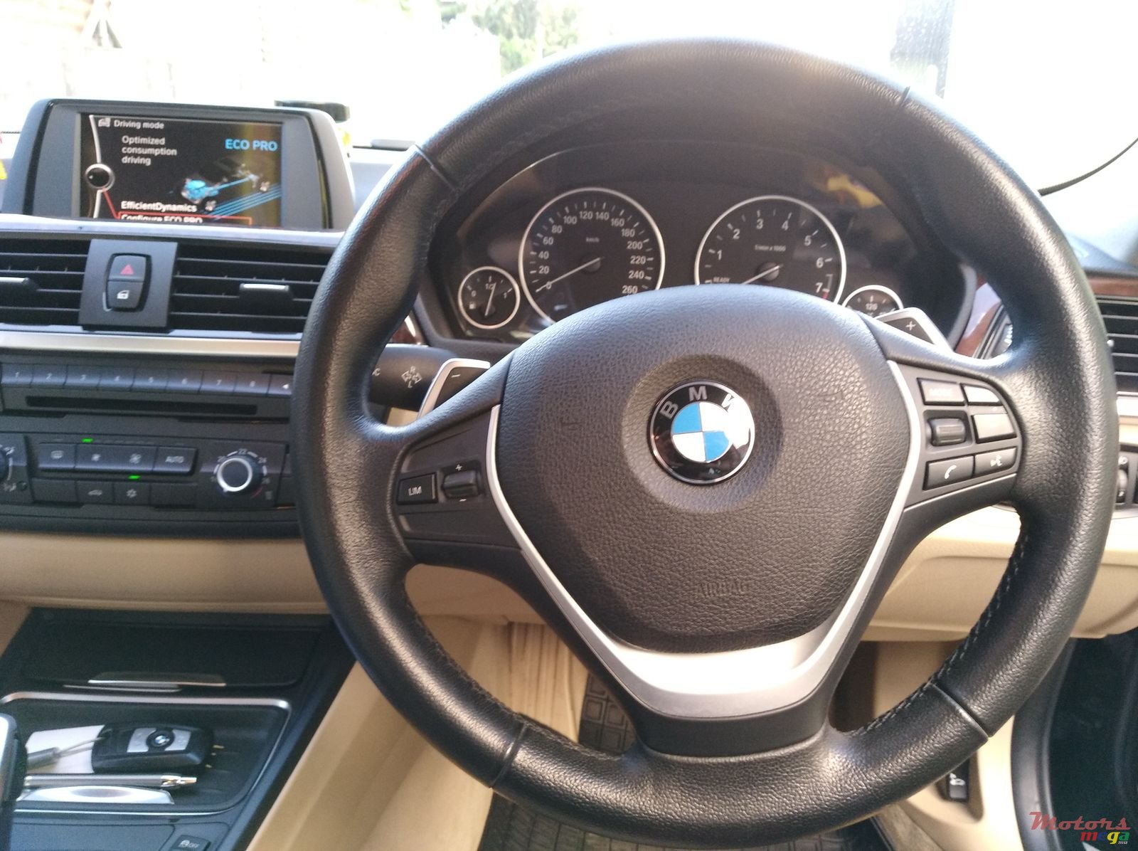 2012' BMW 3 Series Sedan photo #5