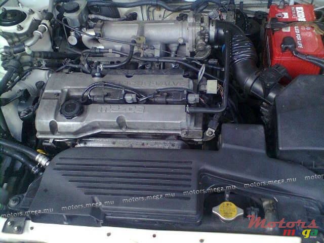1998' Mazda 323 familial photo #3