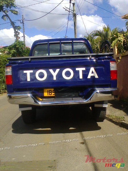 2001' Toyota Hilux 4X4 photo #2