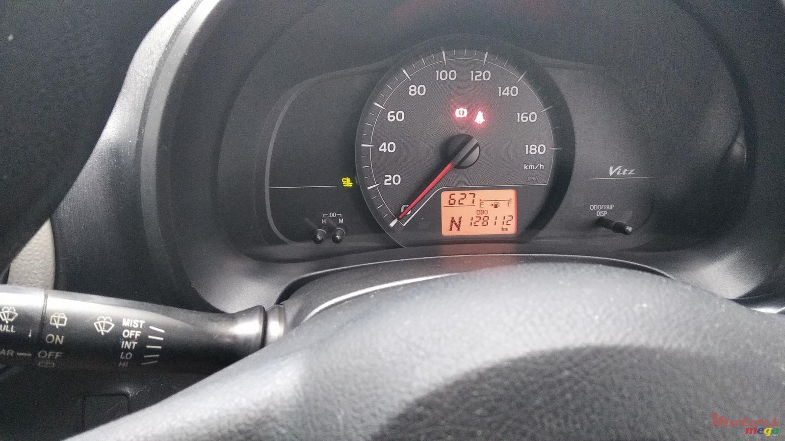 2011' Toyota Vitz photo #6